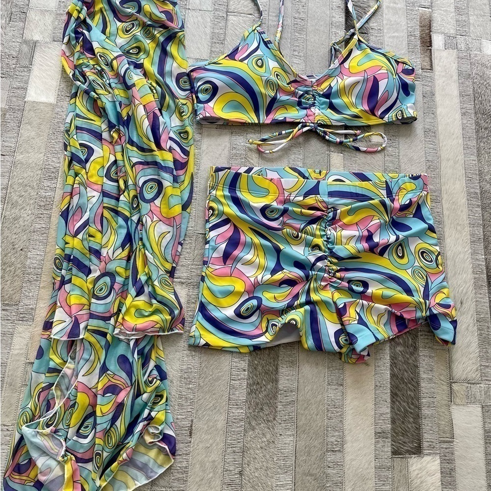 Beautiful! 3 Piece Abstract Swimwear - Picture 2 of 5